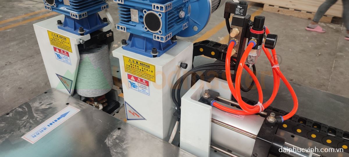 MÁY ÉP VÂN GỖ 2 CẠNH ĐỨNG 600MM 8869
