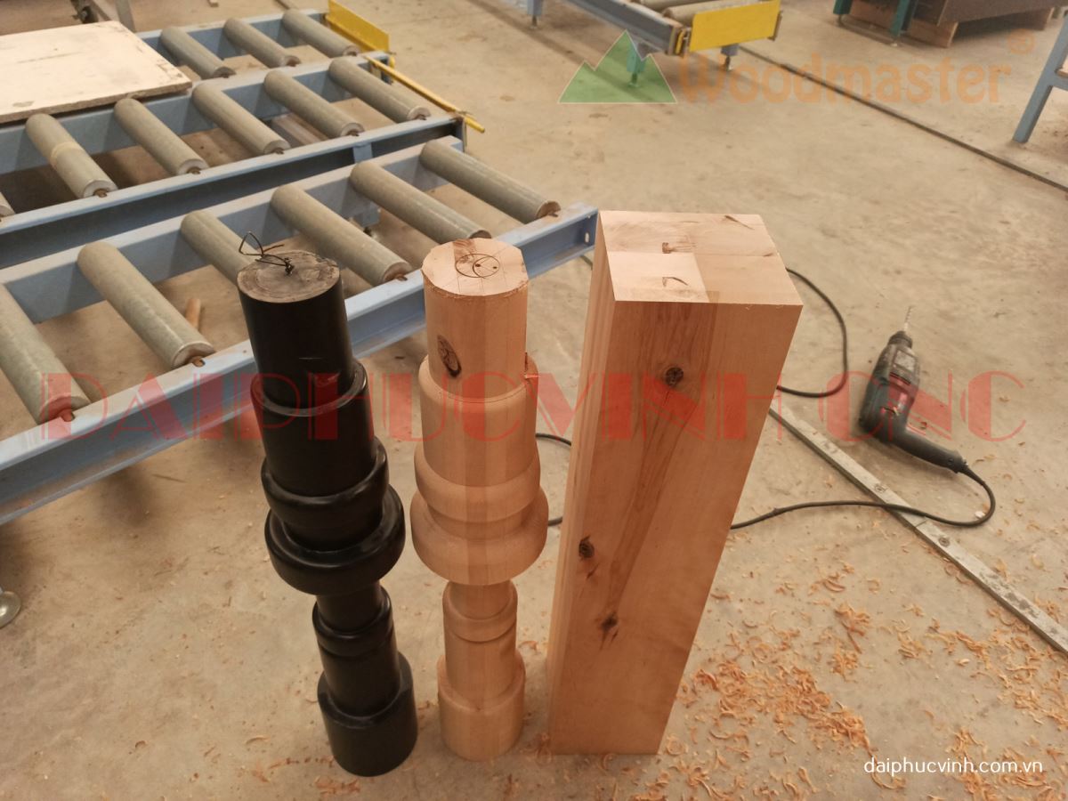 Máy tiện gỗ CNC 2 trục nạp phôi làm việc đồng thời WM-1500A2 8281
