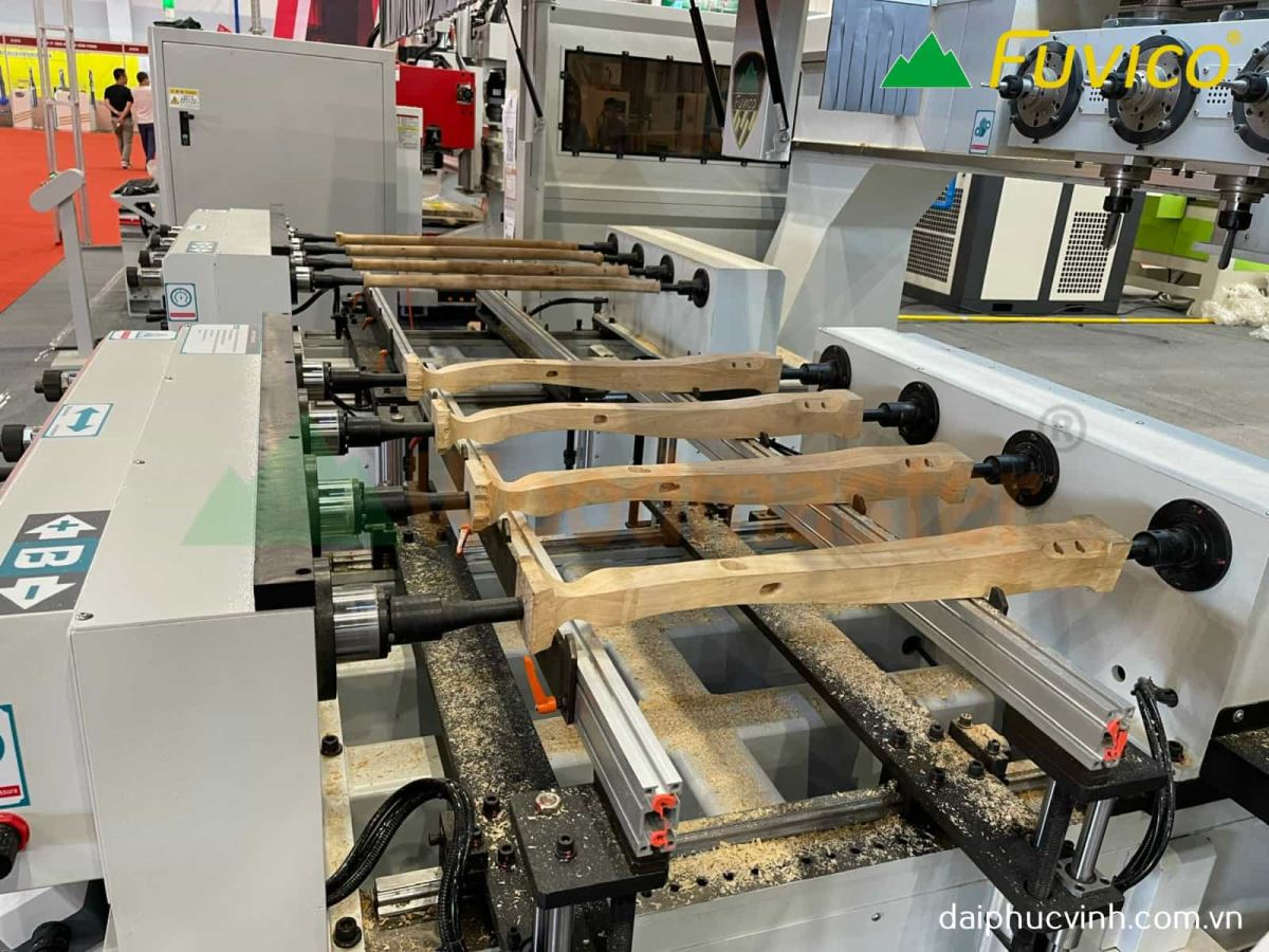 MÁY PHAY CNC 4 TRỤC 16 DAO KẸP XOAY 360 ĐỘ LÀM CHÂN BÀN GHẾ 9373