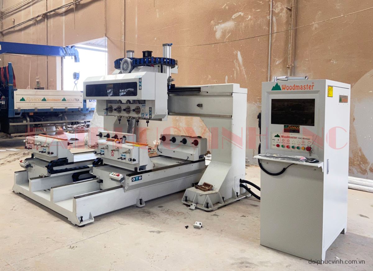 MÁY PHAY CNC 4 TRỤC 16 DAO KẸP XOAY 360 ĐỘ LÀM CHÂN BÀN GHẾ 7790