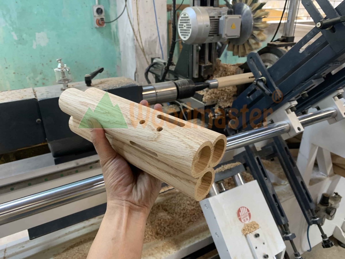 Máy tiện gỗ CNC 2 trục nạp phôi làm việc đồng thời WM-1500A2 5540