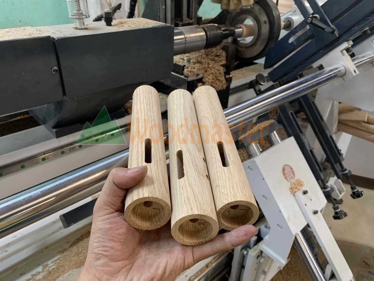 Máy tiện gỗ CNC 2 trục nạp phôi làm việc đồng thời WM-1500A2 5541