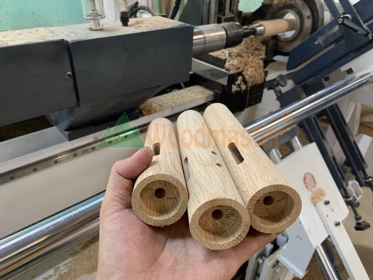 Máy tiện gỗ CNC 2 trục nạp phôi làm việc đồng thời WM-1500A2 5542