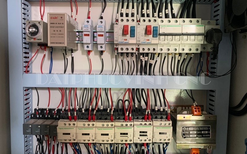 MÁY CẮT KHUYẾT TẬT GỖ CHỌN PHÔI TỰ ĐỘNG 7478