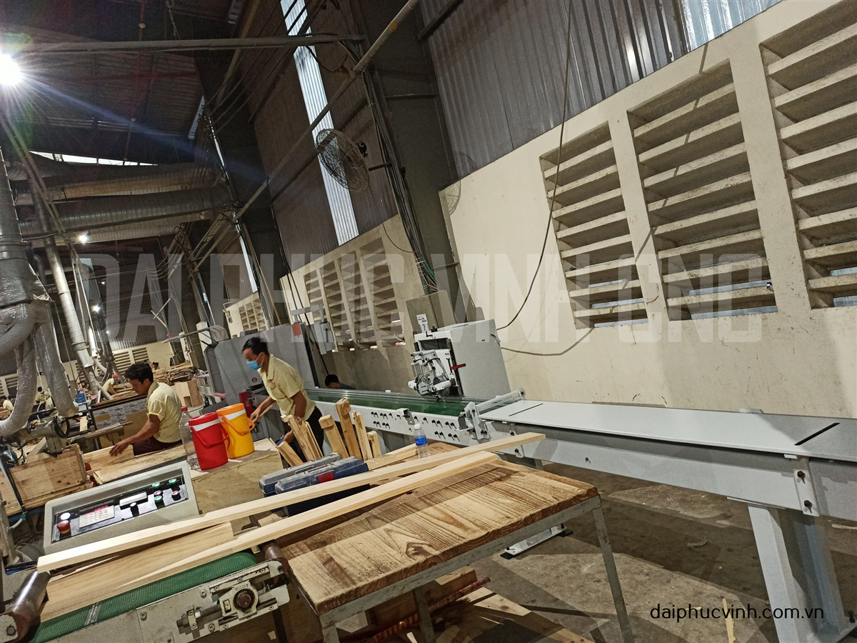 MÁY CẮT KHUYẾT TẬT GỖ CHỌN PHÔI TỰ ĐỘNG 6452