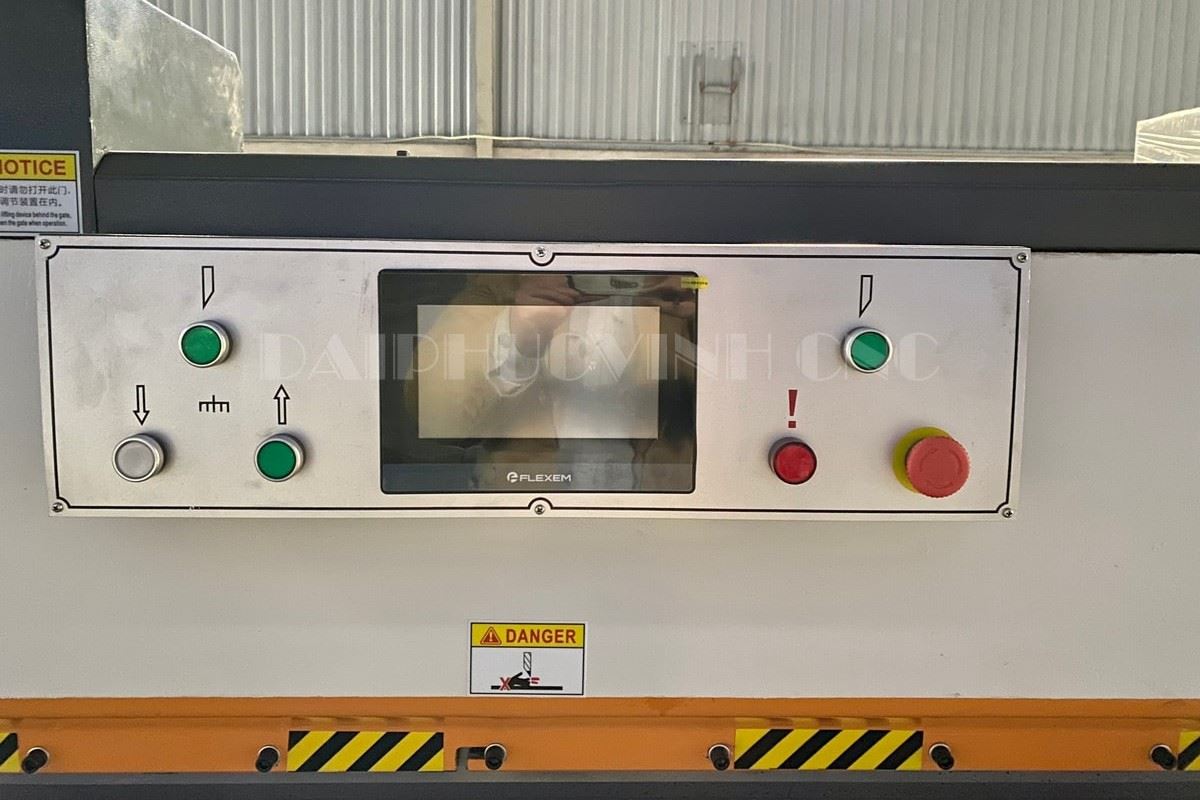 MÁY XÉN VENEER TỰ ĐỘNG 3.1M 8352