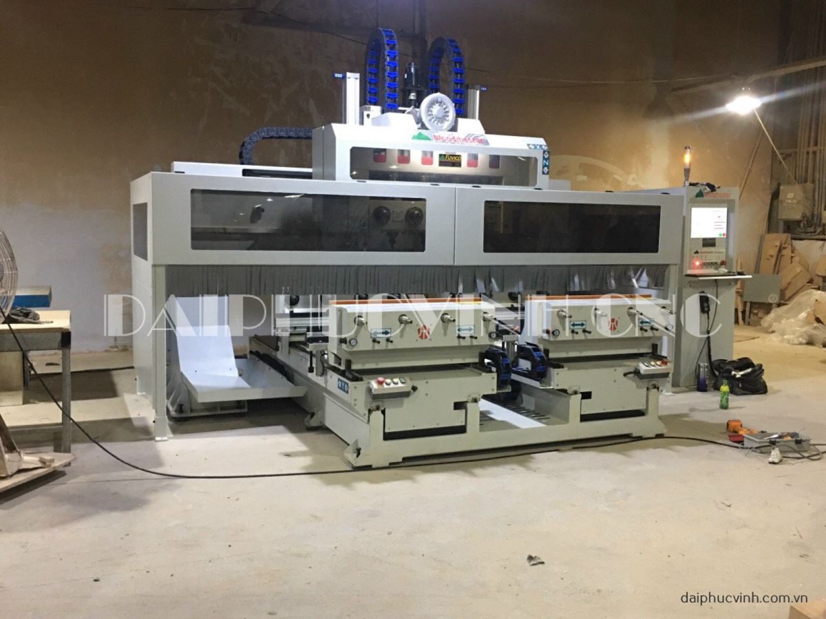 MÁY PHAY CNC 4 TRỤC 16 DAO KẸP XOAY 360 ĐỘ LÀM CHÂN BÀN GHẾ 7881