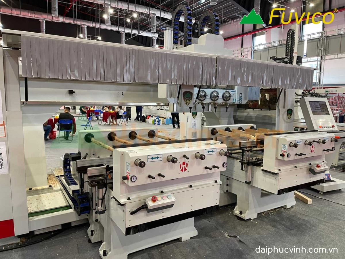 MÁY PHAY CNC 4 TRỤC 16 DAO KẸP XOAY 360 ĐỘ LÀM CHÂN BÀN GHẾ 9374