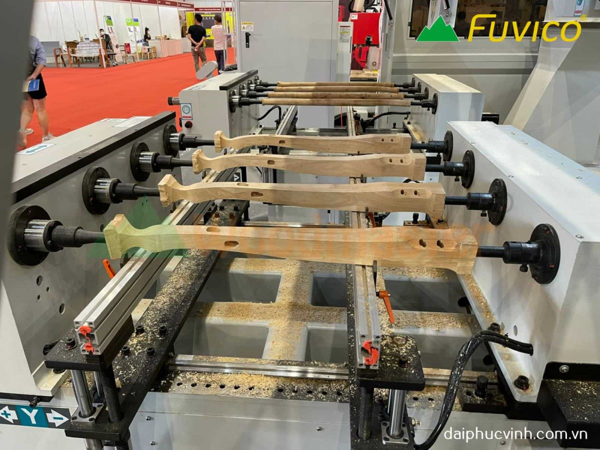 MÁY PHAY CNC 4 TRỤC 16 DAO KẸP XOAY 360 ĐỘ LÀM CHÂN BÀN GHẾ 9372